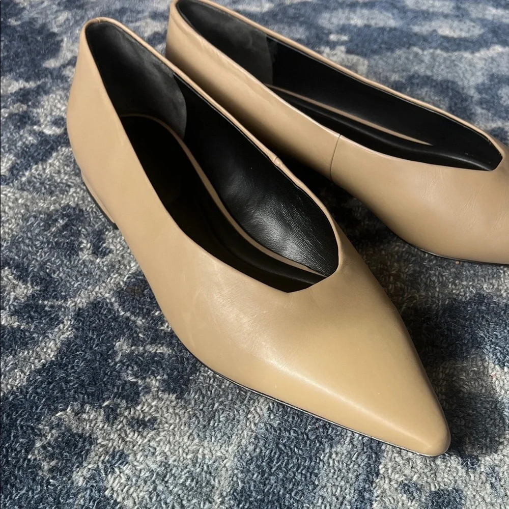 Vince Women's Isabel Flats - Picture 4 of 5